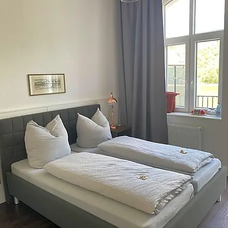 Zur Faehre Hotel